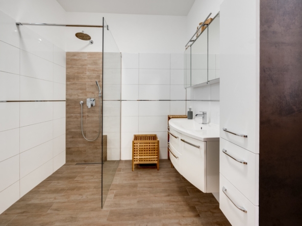 Badezimmer EG Groß